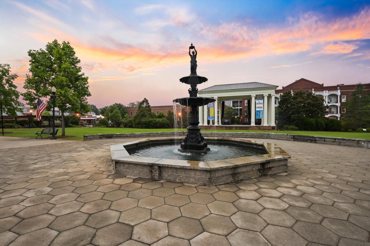 The James Madison Inn Exterior foto